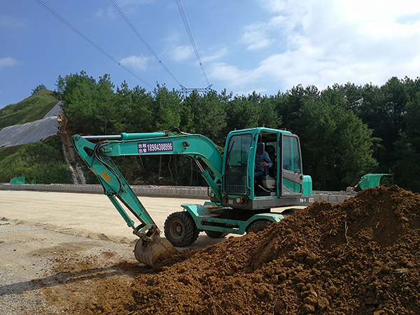 輪式挖掘機出租價格